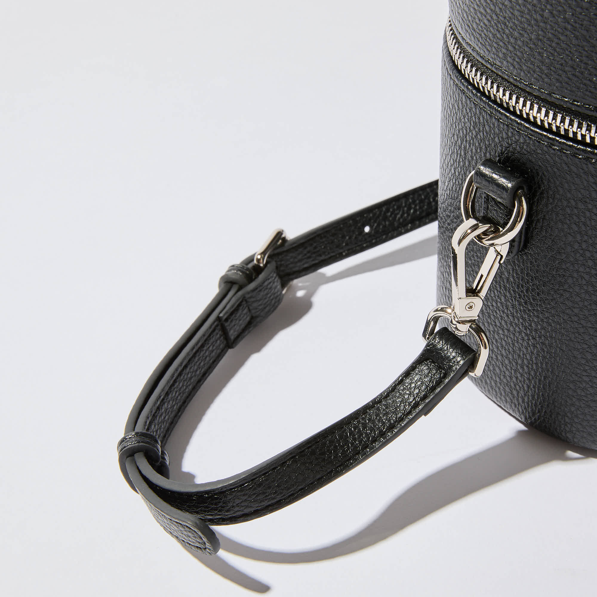Glam Oval Toiletry Case Limited edition