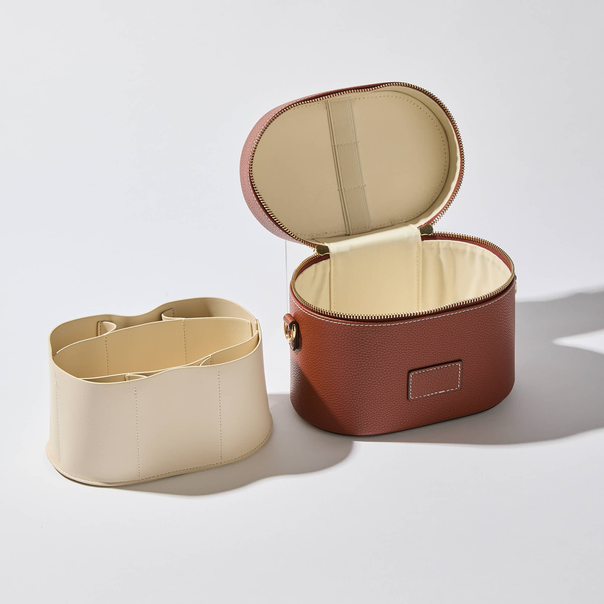 Glam Oval Toiletry Case Limited edition